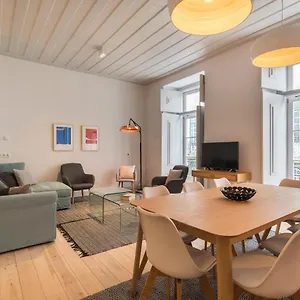 Lovelystay - Charming 3 Bedroom Wonder Downtown Lisbon